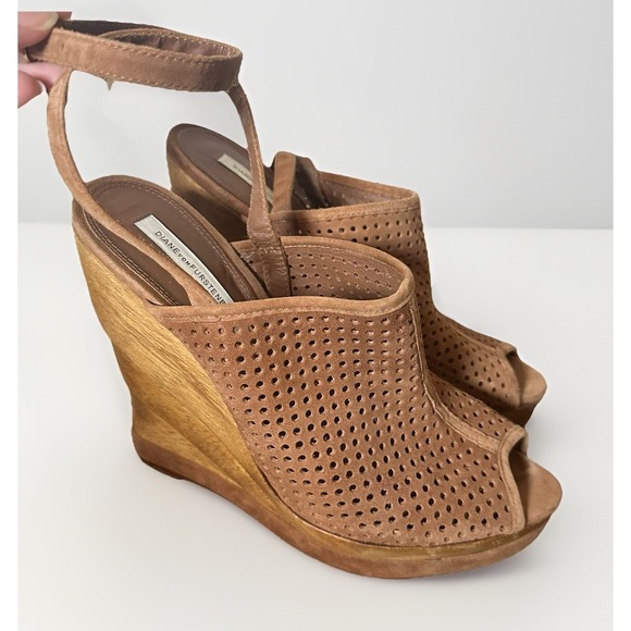 Diane Von Furstenberg Paris Wedge 9.5 Brown Suede Wooden Platform Peep‎ Toe - Picture 1 of 8